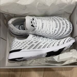 NEW APL women's techloom wave running shoes in white/black
